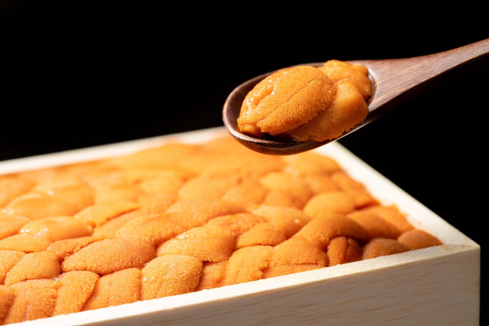 新発売】 北海道美国産 塩水カップ生ウニ4個セット 魚介類(加工食品